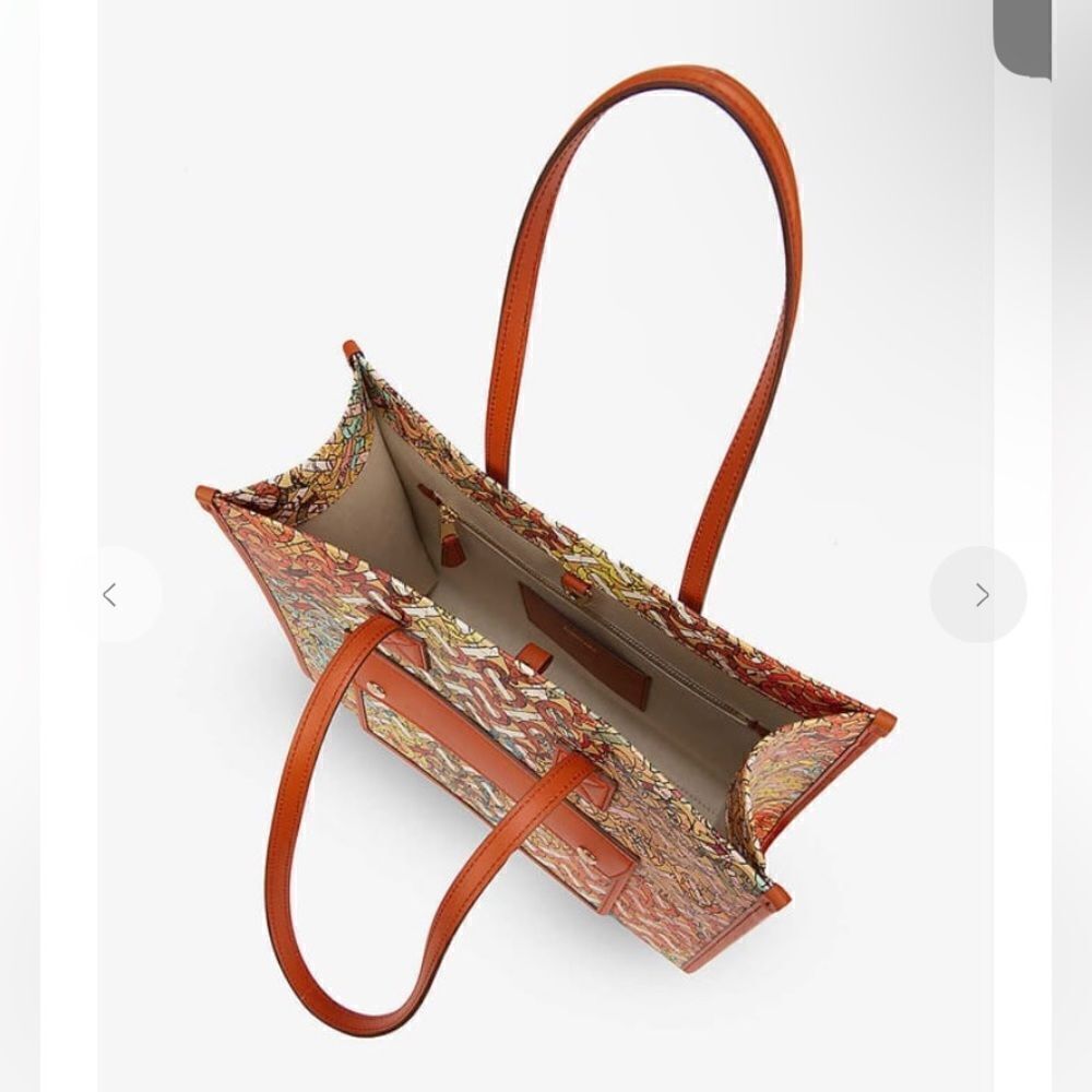 Burberry
Freya TB & Map-Print Leather Tote Bag - Picture 7 of 12